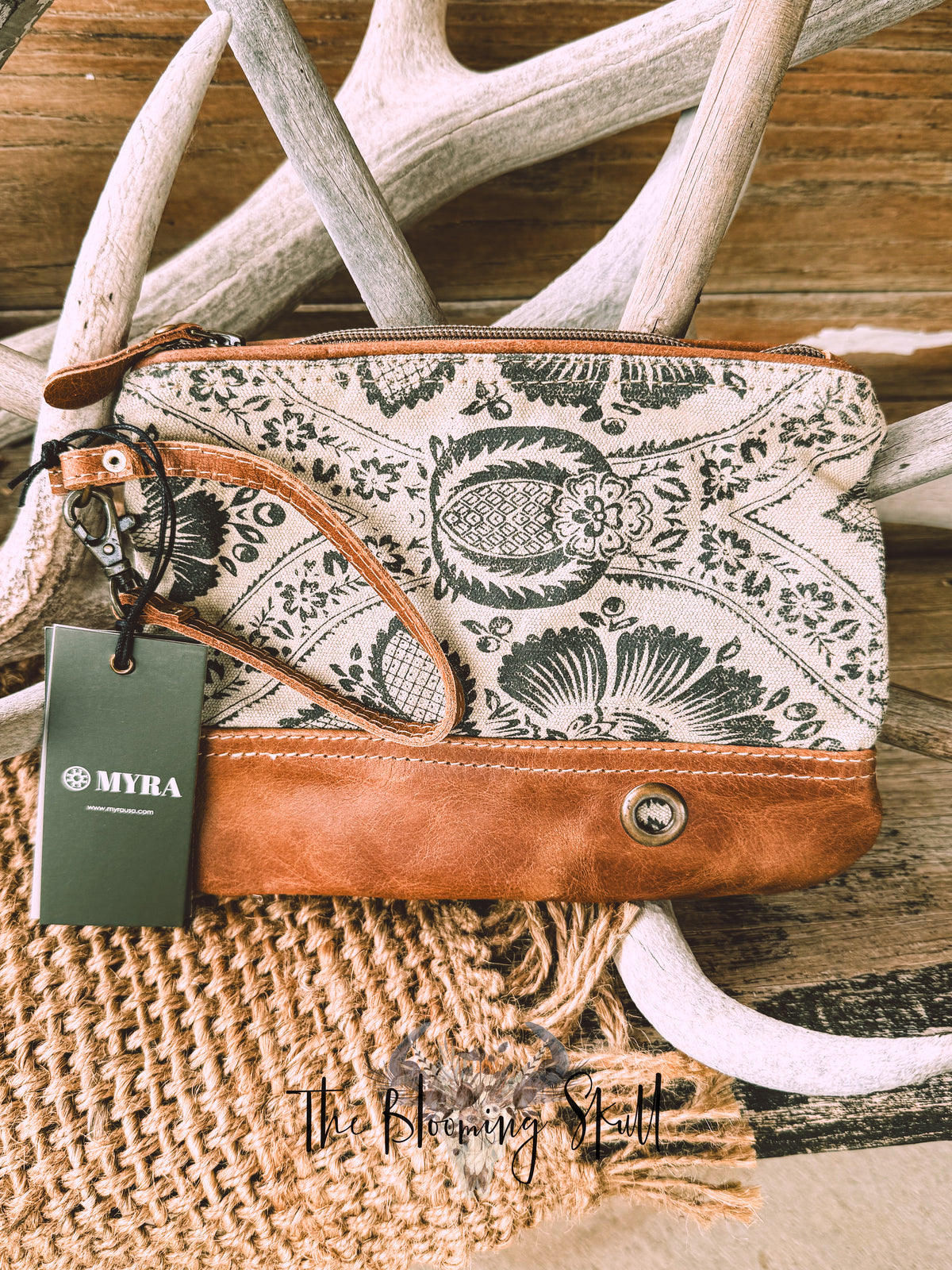 FLORAL PRINT ZIPPER POUCH